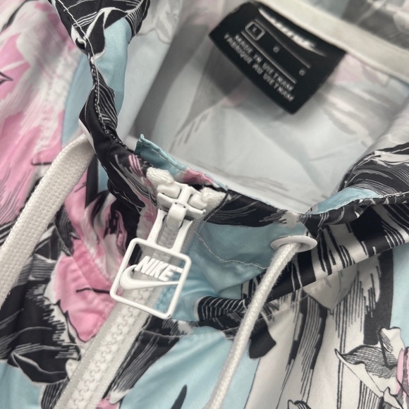 NIKE Windrunner Cropped Floral Jacket Women’s Large L - Picture 2 of 4